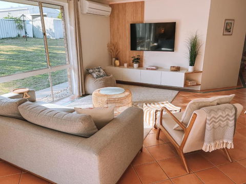 BEACH 400m, Big Yard, Playroom, Perfect For Families, Couples, Digital Nomads - Hobart Tourism 1