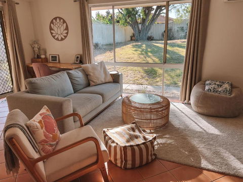 BEACH 400m, Big Yard, Playroom, Perfect For Families, Couples, Digital Nomads - Hobart Tourism 0