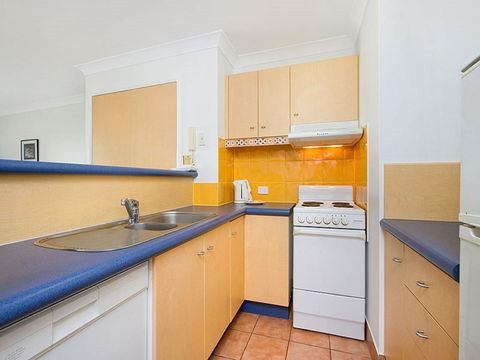 Aruba Surf Resort - Hobart Tourism 3