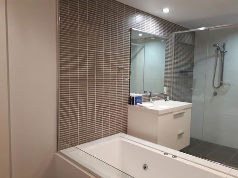 Hinchinbrook Holiday Apartments - Tourism TAS 5