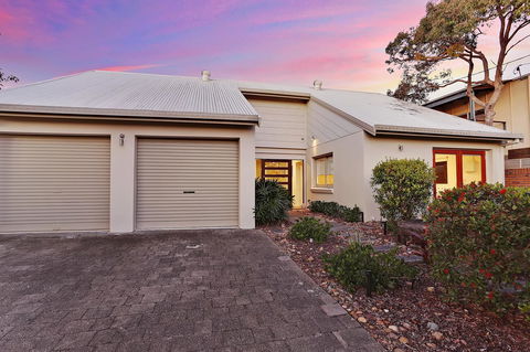 The Pod - Tourism TAS 18