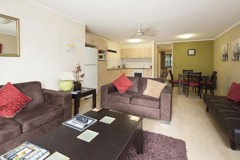 Burleigh Palms Holiday Apartments - Hobart Tourism 36