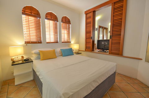 Martinique On Macrossan - Tourism TAS 6