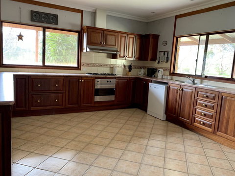 Beeâ€™s Place - 3 Bedroom Home On 10 Acres Of Land With Distant Ocean Views - Tourism TAS 2