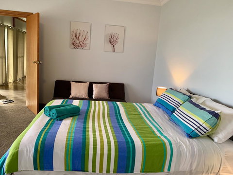 Beeâ€™s Place - 3 Bedroom Home On 10 Acres Of Land With Distant Ocean Views - Tourism TAS 5