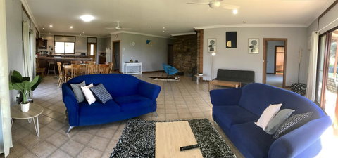 Beeâ€™s Place - 3 Bedroom Home On 10 Acres Of Land With Distant Ocean Views - Tourism TAS 12