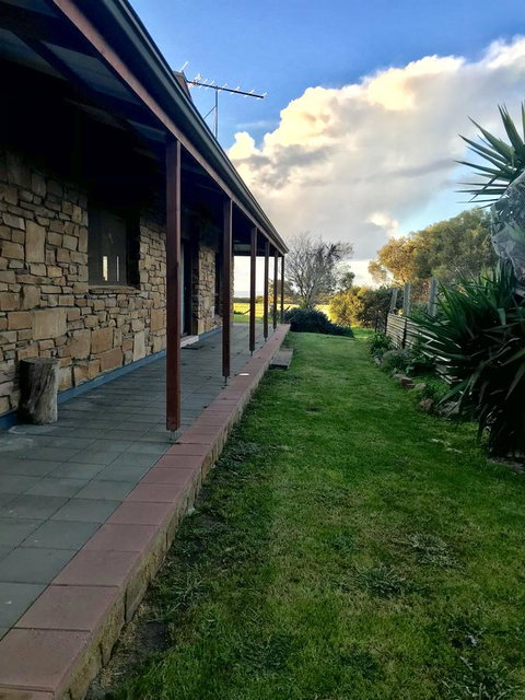 Beeâ€™s Place - 3 Bedroom Home On 10 Acres Of Land With Distant Ocean Views - Tourism TAS 18