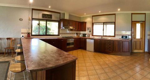 Beeâ€™s Place - 3 Bedroom Home On 10 Acres Of Land With Distant Ocean Views - Tourism TAS 16