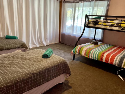 Beeâ€™s Place - 3 Bedroom Home On 10 Acres Of Land With Distant Ocean Views - Tourism TAS 7