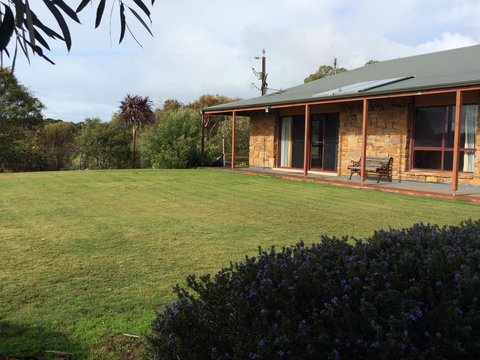 Beeâ€™s Place - 3 Bedroom Home On 10 Acres Of Land With Distant Ocean Views - Tourism TAS 4