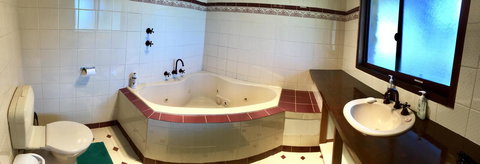 Beeâ€™s Place - 3 Bedroom Home On 10 Acres Of Land With Distant Ocean Views - Tourism TAS 22