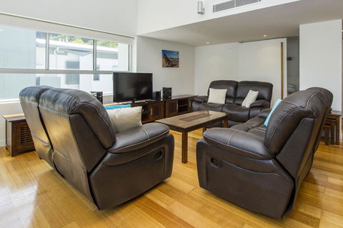 Maggies Beachfront Apartment 5 - Tourism TAS 3