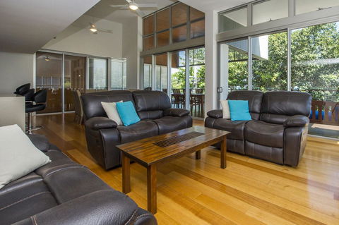 Maggies Beachfront Apartment 5 - Tourism TAS 5