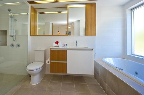Maggies Beachfront Apartment 5 - Tourism TAS 8