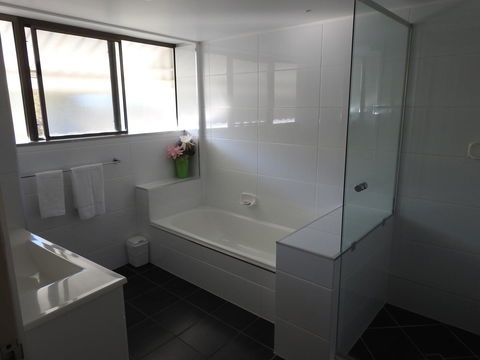 Placid Waters Holiday Apartments - Hobart Tourism 10