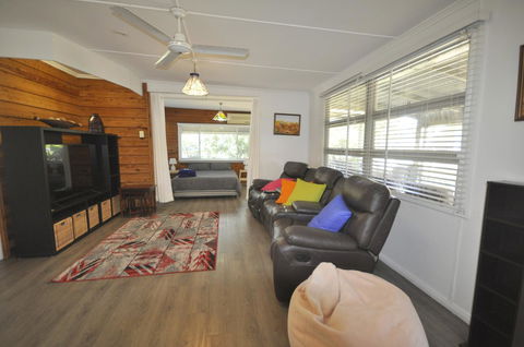 Beachside Beauty - Hobart Tourism 9