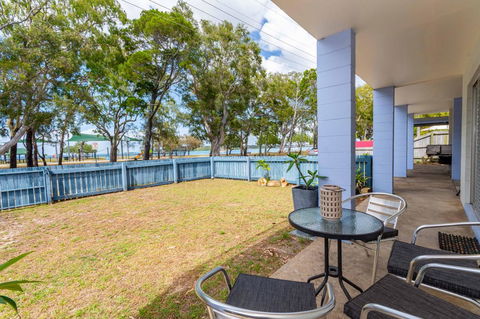 Charm And Comfort In This Ground Floor Unit With Water Views! Welsby Pde, Bongaree - Hobart Tourism 0