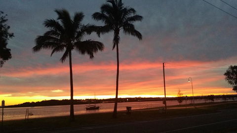 Charm And Comfort In This Ground Floor Unit With Water Views! Welsby Pde, Bongaree - Hobart Tourism 2