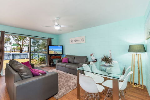 Charm And Comfort In This Ground Floor Unit With Water Views! Welsby Pde, Bongaree - Hobart Tourism 14