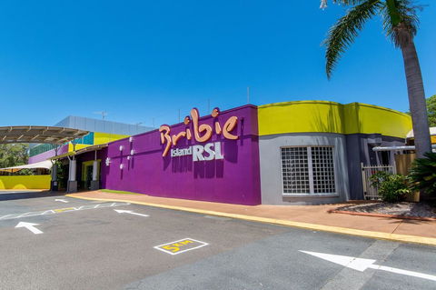 Charm And Comfort In This Ground Floor Unit With Water Views! Welsby Pde, Bongaree - Hobart Tourism 3