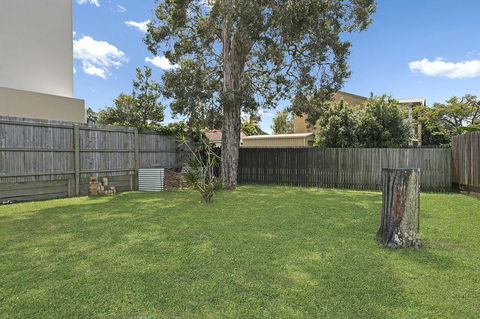 Charm And Comfort In This Ground Floor Unit With Water Views! Welsby Pde, Bongaree - Hobart Tourism 8