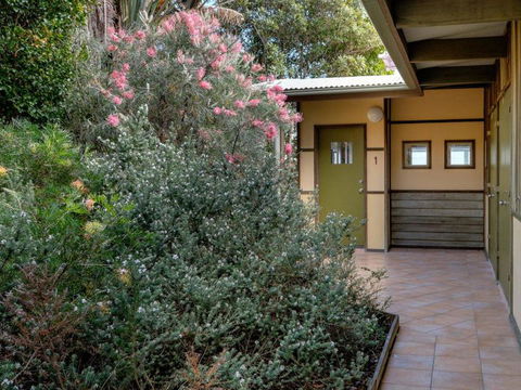 Claytons 1 By Discover Stradbroke - Hobart Tourism 1