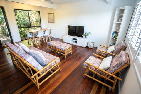 Point Break Beach House - Hobart Tourism 5