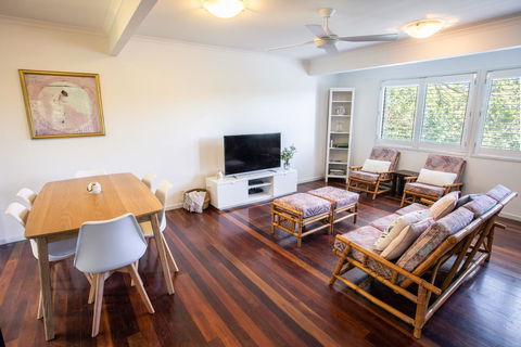Point Break Beach House - Hobart Tourism 3