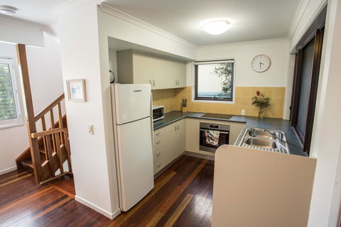Point Break Beach House - Hobart Tourism 4