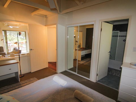 17 Pt Lookout Beach Resort - Hobart Tourism 1
