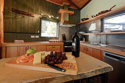 Taylors Bay Cottage - Tourism TAS 6