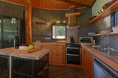 Taylors Bay Cottage - Tourism TAS 7