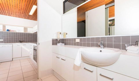 #162 Nautilus Resort - Hobart Tourism 3