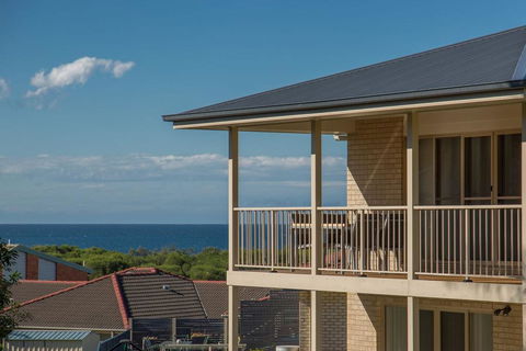 'Banksia Atura' At Tura Beach - Hobart Tourism 1