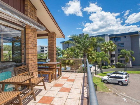 'COLUMBIA VIEWS', 2/9 COLUMBIA CLOSE - AIRCON, WIFI, NETFLIX, VIEWS & BOAT PARKING - Hobart Tourism 1