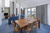 'Matilda' - Spacious  centrally located with great lake views