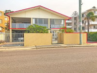 'Mooring Two Upstairs' 23 Shoal Bay Rd - Stunning views WIFI Air Conditioning and Boat Parking