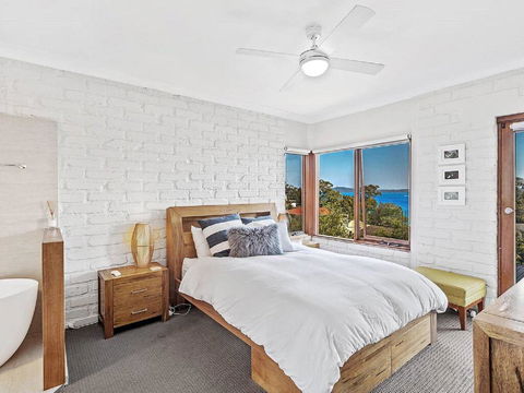 'Nunkeri', 5 Kerrie Close - Stunning House With Fabulous Views, Linen, WIFI & Air Conditioning - Hobart Tourism 1