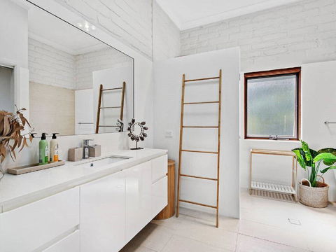 'Nunkeri', 5 Kerrie Close - Stunning House With Fabulous Views, Linen, WIFI & Air Conditioning - Hobart Tourism 3