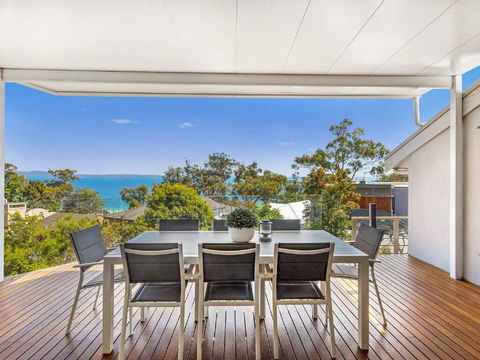 'Nunkeri', 5 Kerrie Close - Stunning House With Fabulous Views, Linen, WIFI & Air Conditioning - Hobart Tourism 0