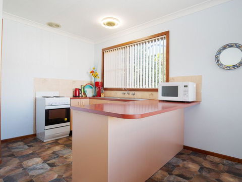 'Rutland', 1/13 Cromarty Road - Pet Friendly, Boat Parking, Water Views, Air Con - Hobart Tourism 2