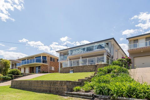 'Salt & Light' Mollymook - Tourism TAS 1