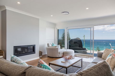 'Salt & Light' Mollymook - Tourism TAS 3