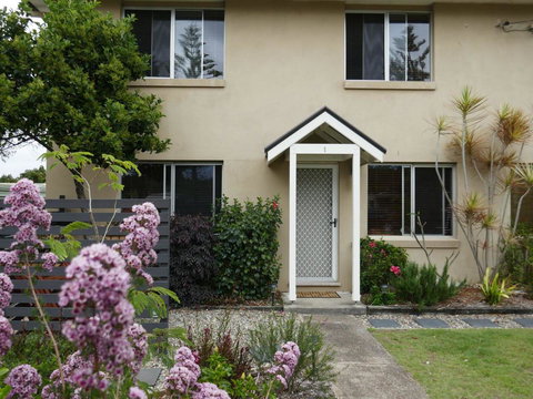 'Sandy Bottoms' With WiFi Just Moments From Beach - Hobart Tourism 0