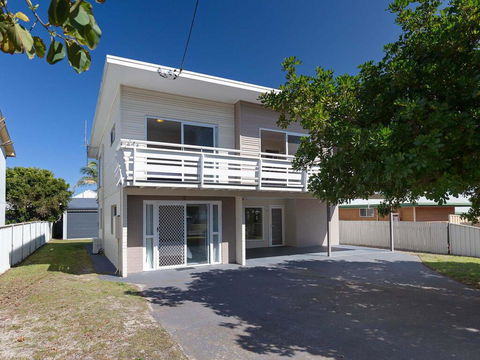 'SeaHaven', 2 Richardson Ave - Large Home With Aircon, Smart TV, WIFI, Netflix & Boat Parking - Tourism TAS 0