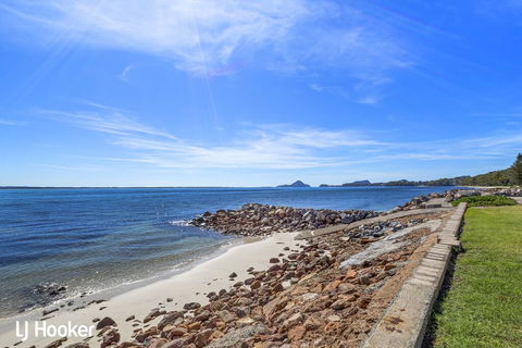 'Yacaaba' Beautiful Waterfront Location - Hobart Tourism 1