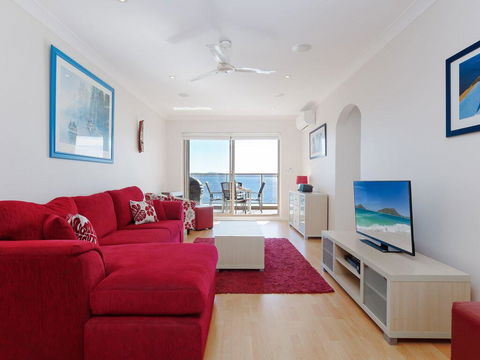 1 'Kiah', 53 Victoria Parade - Stunning Views, Wifi, Aircon, Just Across The Road To The Water - Hobart Tourism 1