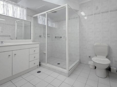 1 'Laman Lodge', 15 Laman Street - Stunning Air Conditioned Unit With Water Views And WIFI - Hobart Tourism 1