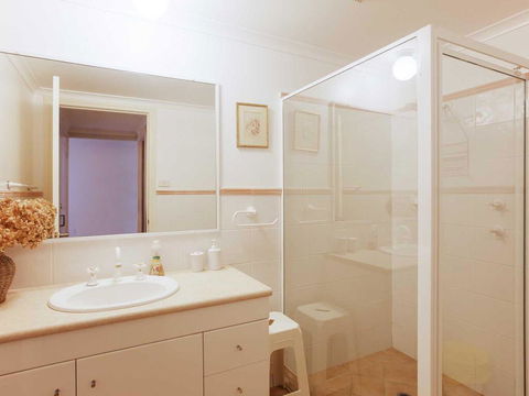 1 'Peninsula Waters', 2-4 Soldiers Point Road - Aircon, Pool & Massive Outdoor Area - Hobart Tourism 3