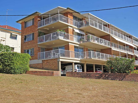 1 'Teramby Court' 104 Magnus Street - In Nelson Bay CBD - Hobart Tourism 2